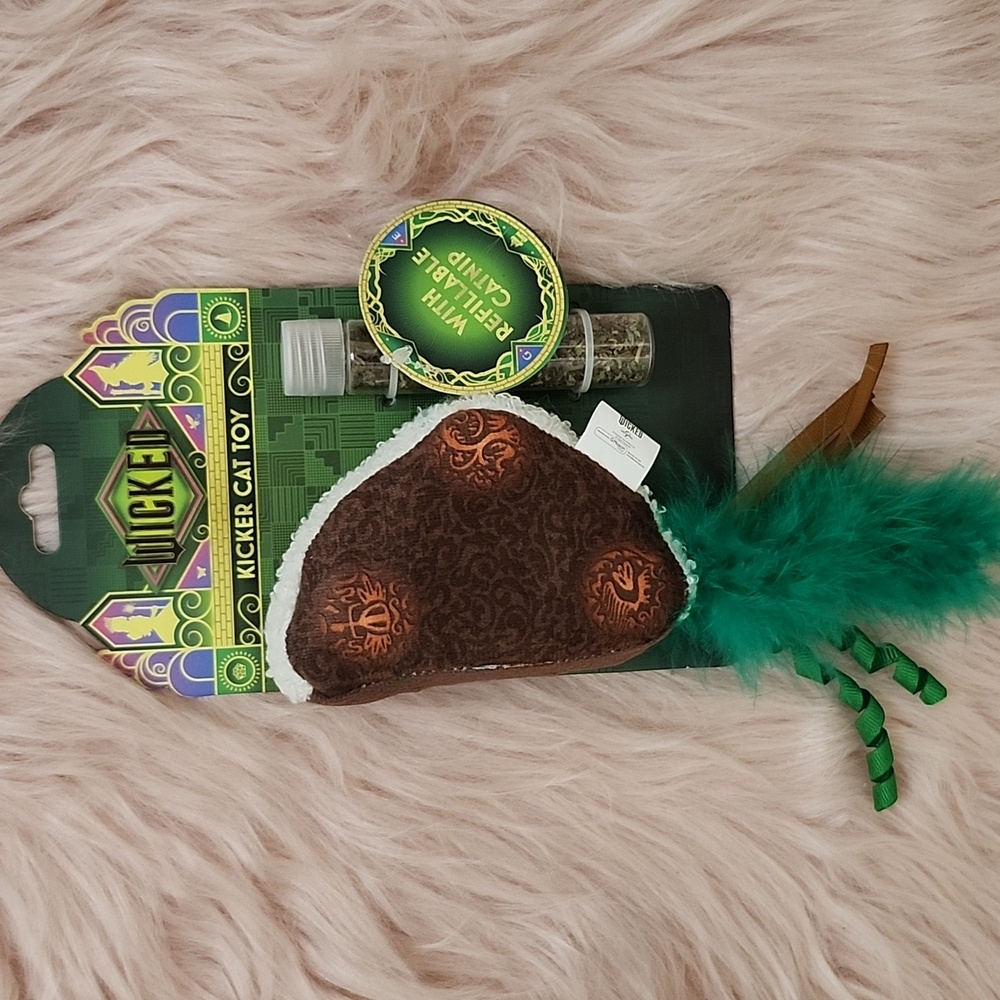 Brand New WICKED KICKER W/REFILLABLE CATNIP CAT TOY